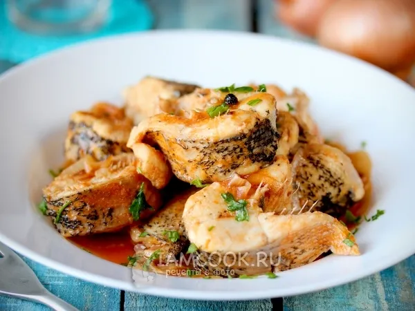 Фото готового блюда: Щука тушеная в мультиварке