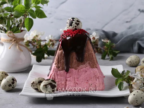 Фото готового блюда: Творожная пасха с вишней и шоколадом