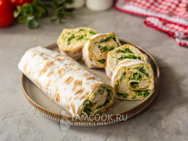 Фото блюда: Рулет из лаваша с луком и яйцом