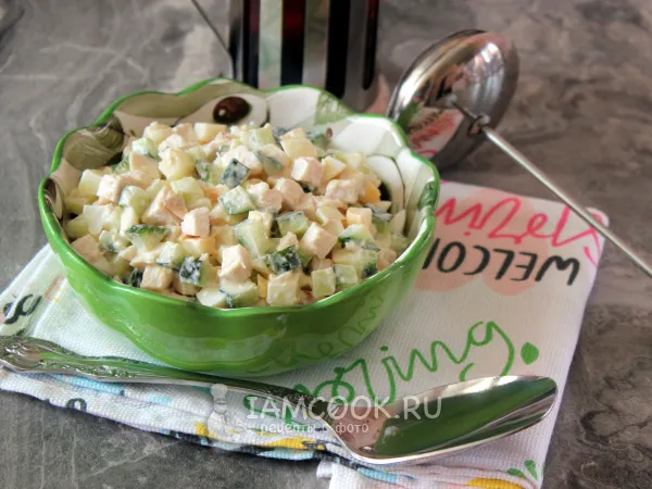 Фото блюда: Салат с копченым сулугуни и курицей