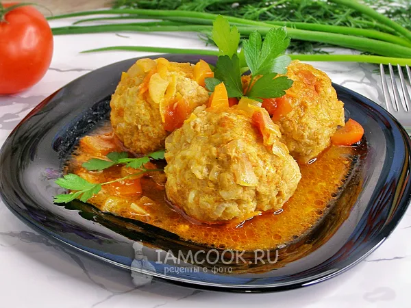 Фото готового блюда: Тефтели с бурым рисом