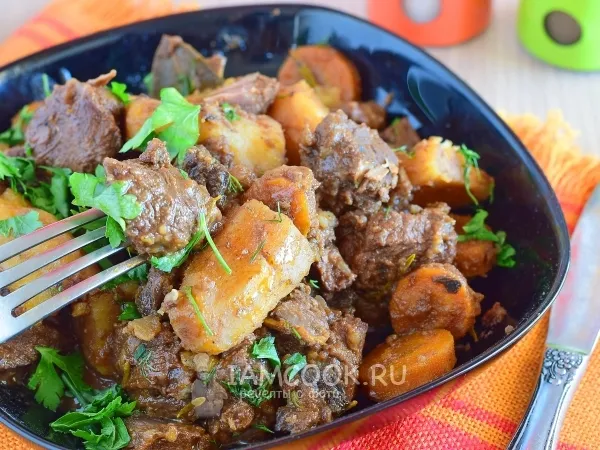 Фото готового блюда: Канадское стю из говядины в кастрюле