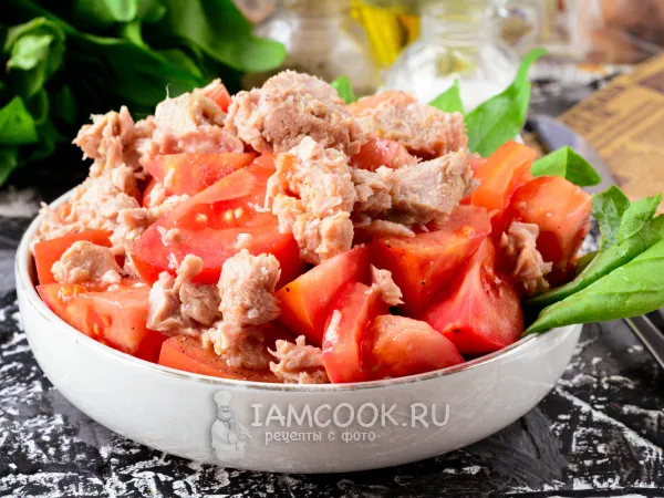 Фото готового блюда: Салат с помидорами и тунцом