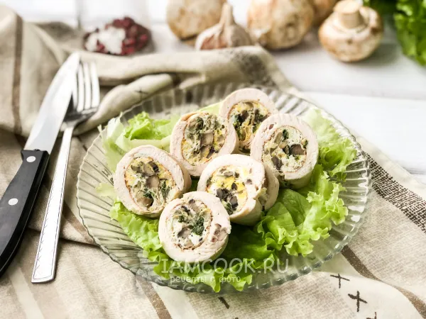 Фото готового блюда: Куриный рулет с яйцом и грибами в духовке