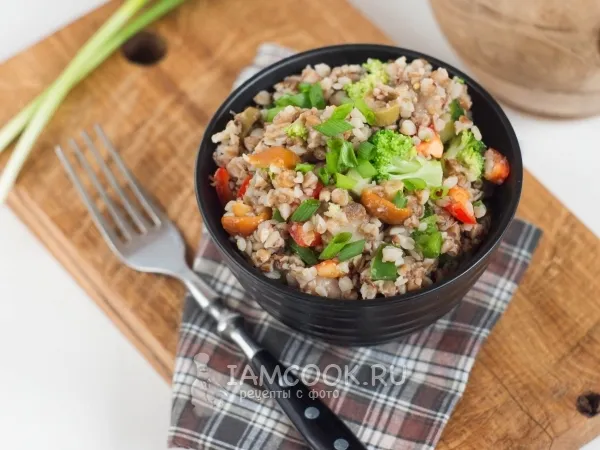 Фото готового блюда: Гречка с брокколи