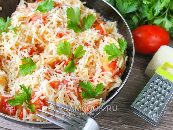 Фото блюда: Макароны с помидорами и сыром