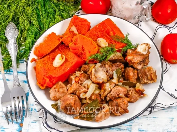 Фото готового блюда: Мясо в тыкве в духовке в фольге