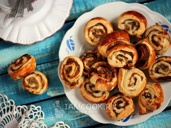 Фото готового блюда: Слоёные рулетики с мясным фаршем