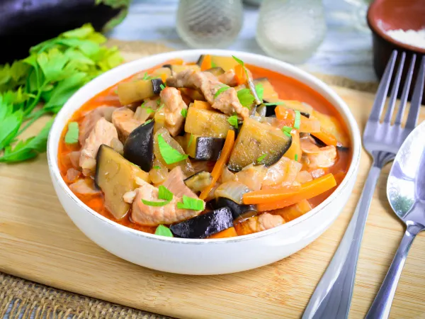 Фото блюда: Гуляш из свинины с баклажанами