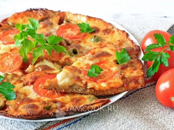 Фото готового блюда: Пицца на ржаном тесте с жареной курицей