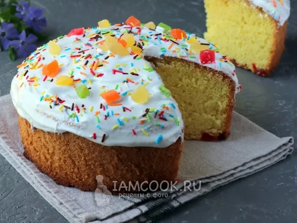 Фото готового блюда: Бисквитный кулич на Пасху