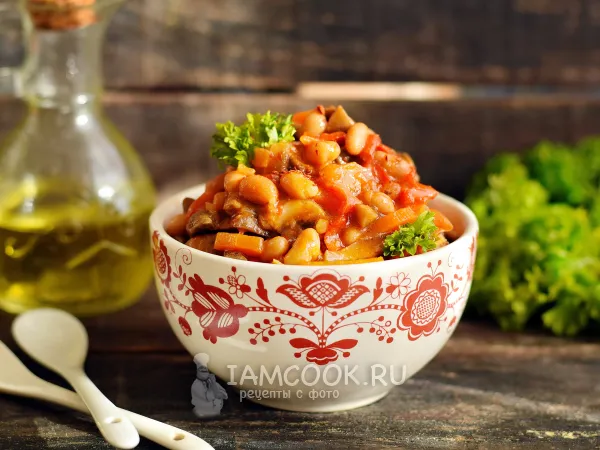 Фото готового блюда: Фасоль с грибами по-домашнему