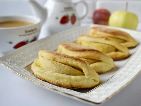 Фото готового блюда: Сочни с яблоками