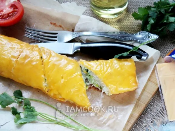 Фото готового блюда: Рулет из лаваша с куриным фаршем в сырной оболочке