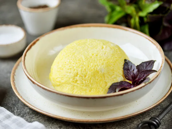 Фото готового блюда: Пышный омлет с молоком в микроволновке