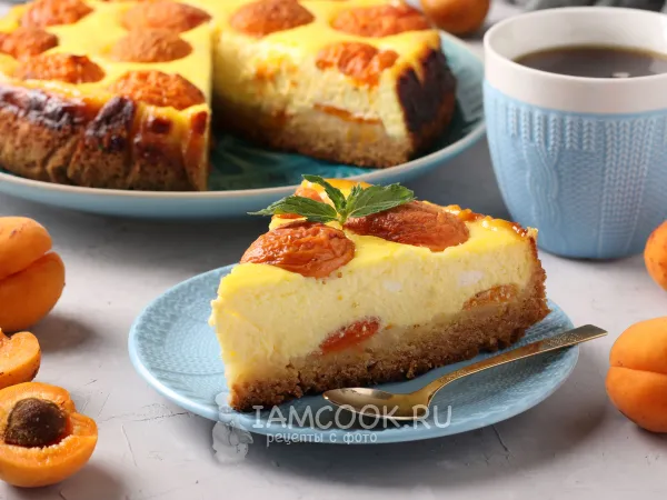 Фото готового блюда: Песочный пирог с творогом и абрикосами