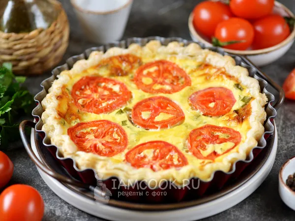 Фото блюда: Пирог из слоеного теста с тунцом консервированным