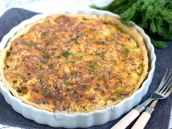 Фото готового блюда: Пирог с цветной капустой, сыром и горошком