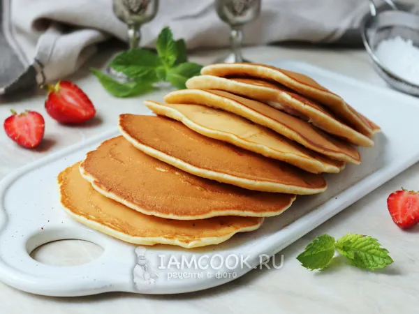 Фото готового блюда: Панкейки с клубникой