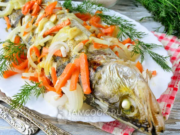 Фото блюда: Судак с морковью и луком в духовке