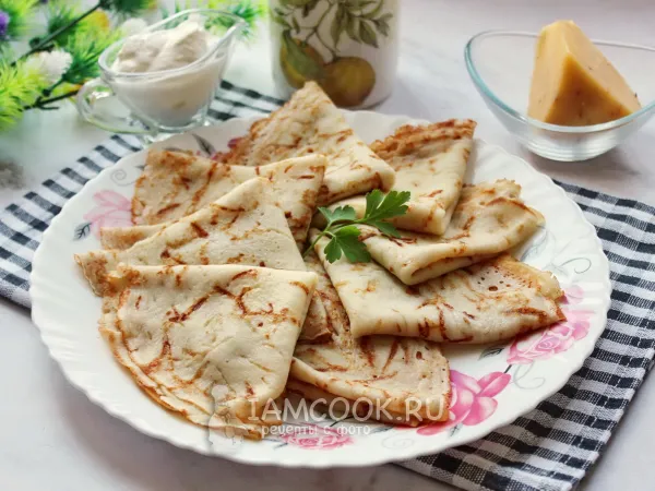 Фото готового блюда: Сырные блины на дрожжах