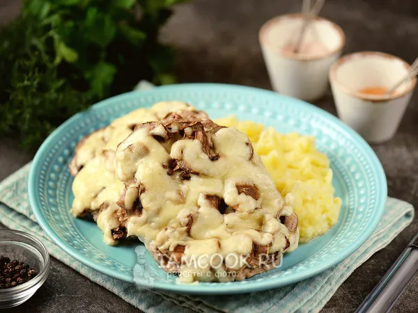 Фото блюда: Отбивные из говядины с грибами в духовке