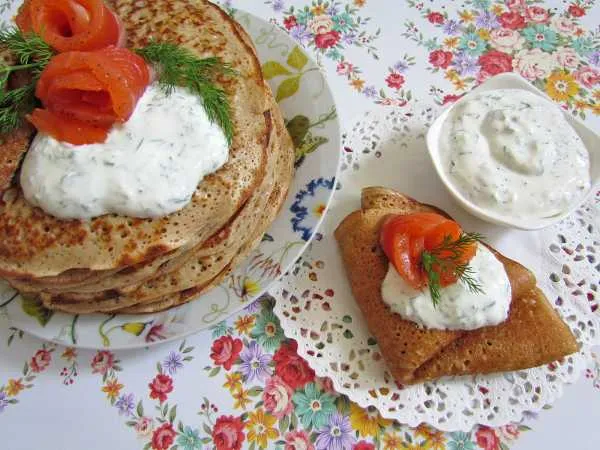 Фото блюда: Гречневые блины с красной рыбой и творожным кремом