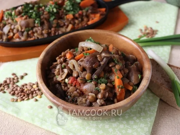 Фото готового блюда: Чечевица с опятами