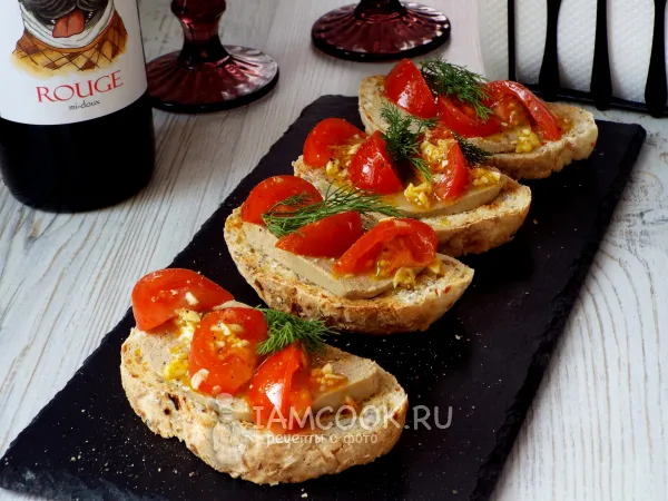 Фото блюда: Брускетта с печёночным паштетом