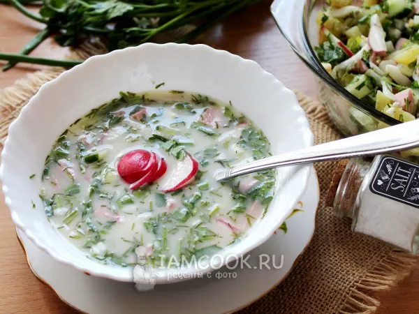 Фото готового блюда: Окрошка на квасе из березового сока с колбасой