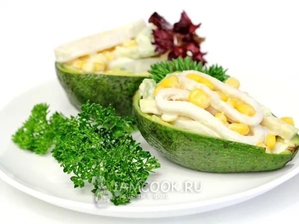 Фото блюда: Салат с кальмарами и авокадо