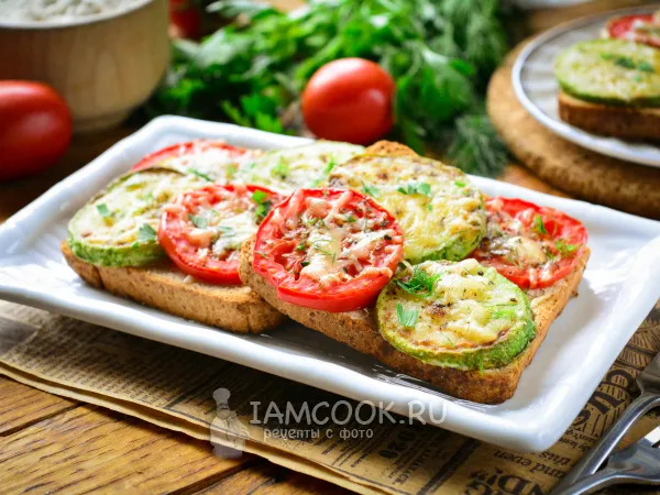 Фото готового блюда: Горячие бутерброды с кабачками в духовке
