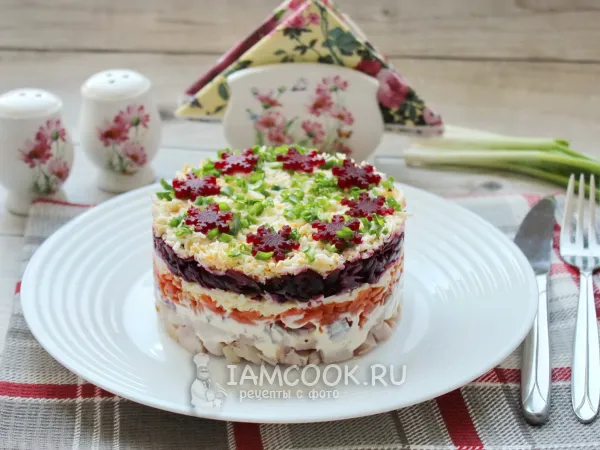 Фото блюда: Салат «Генеральский» с копченой курицей