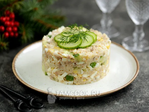Фото блюда: Салат из горбуши консервированной с рисом и яйцом