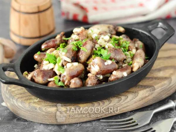 Фото блюда: Куриные сердечки с чесноком на сковороде