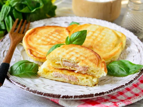 Фото блюда: Оладьи с ветчиной и сыром