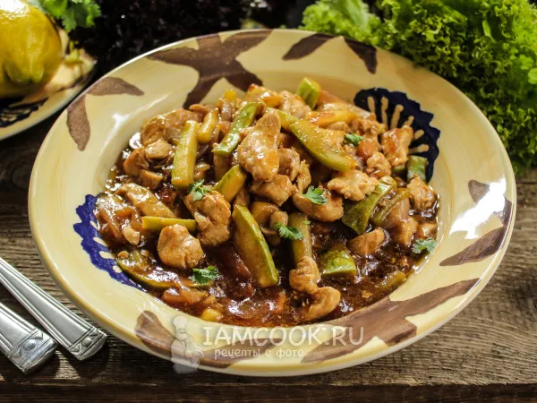 Фото готового блюда: Куриное филе с кабачками в соевом соусе