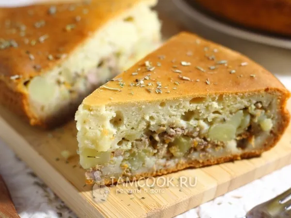 Фото готового блюда: Заливной пирог с картошкой и фаршем