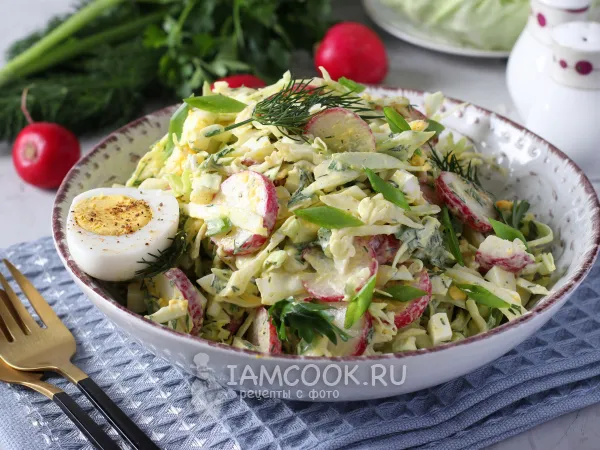 Фото готового блюда: Салат с редиской, капустой и яйцом