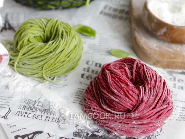 Фото блюда: Цветные спагетти (со шпинатом и свекольным соком)