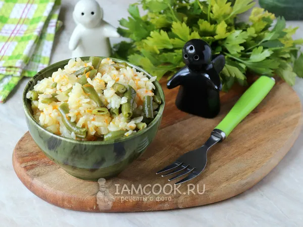 Фото блюда: Рис со стручковой фасолью на сковороде