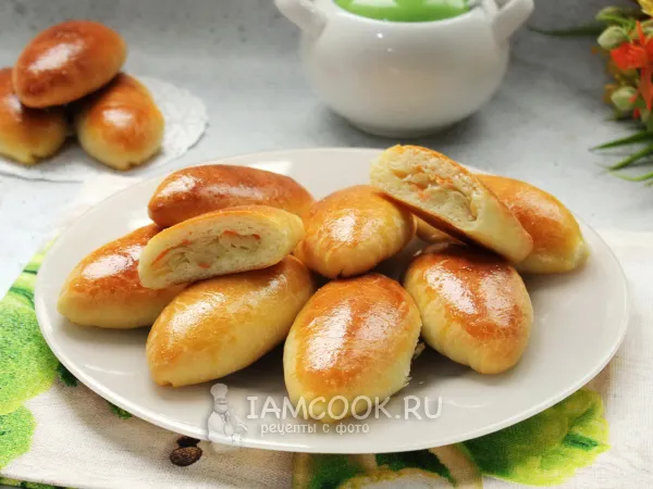 Фото готового блюда: Пирожки из творожного теста с капустой в духовке