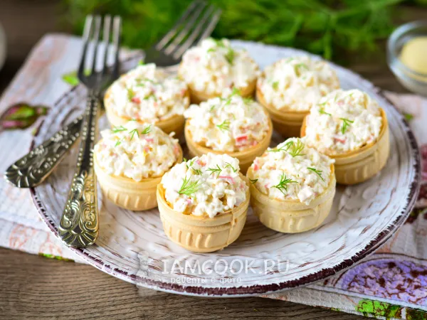 Фото готового блюда: Тарталетки с крабовыми палочками и плавленым сыром