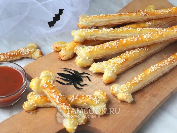 Фото блюда: «Кости» на Хэллоуин (из слоеного теста)