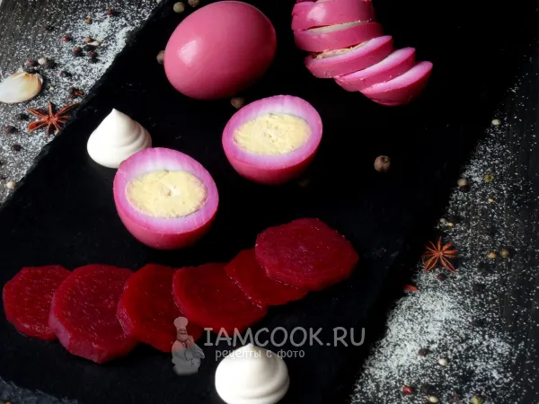 Фото блюда: Маринованные яйца со свёклой