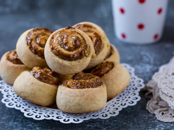 Фото готового блюда: Печенье с вареной сгущенкой и орехами