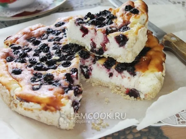 Фото готового блюда: Королевская ватрушка с вяленой вишней