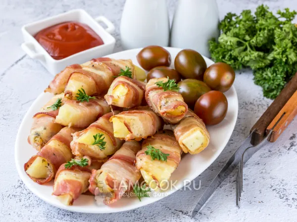 Фото готового блюда: Вареная картошка в беконе в духовке