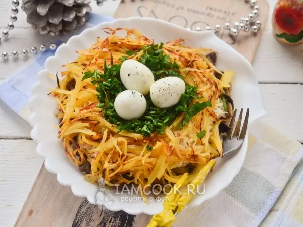 Фото блюда: Салат «Гнездо глухаря» с грибами