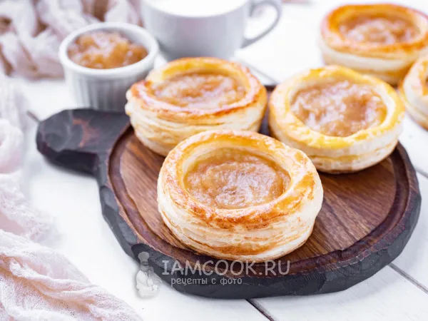 Фото готового блюда: Ватрушки с повидлом из слоеного теста